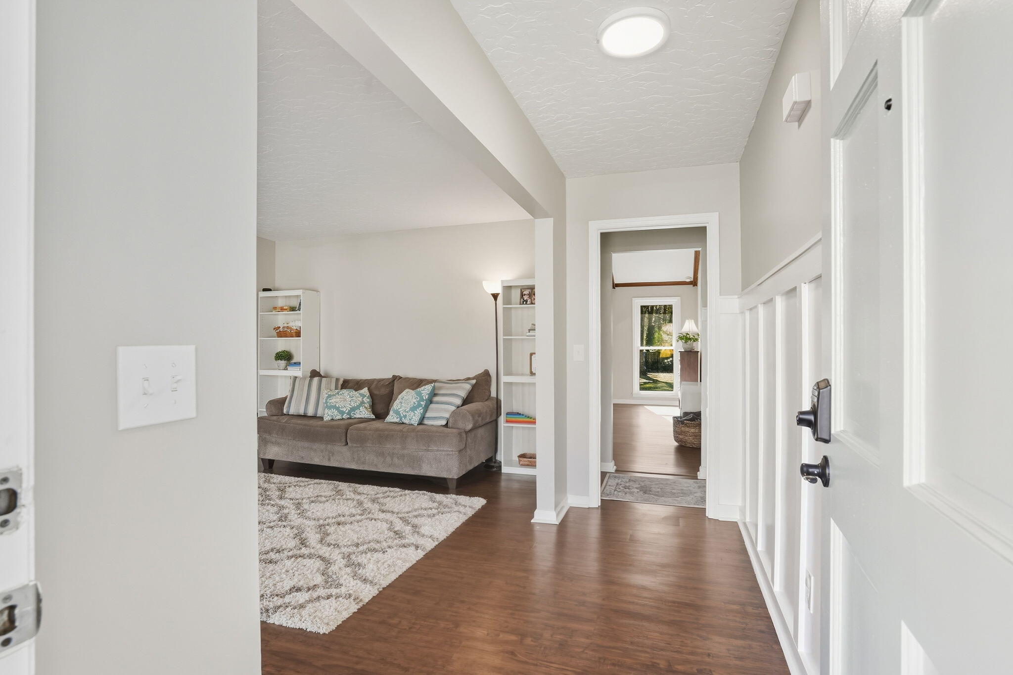 214 Turtle Cove Road Summerville, SC 29485 - Photo 4 of 31 Entryway