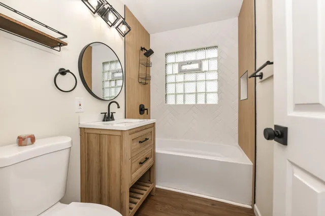 $260,000 | 1580 West Howard Avenue, Milwaukee, WI 53221