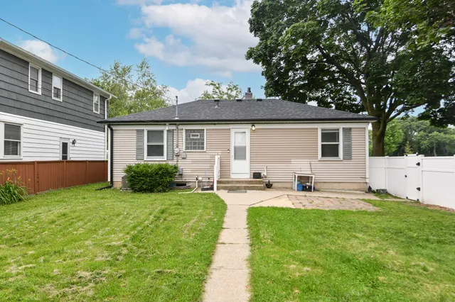 $260,000 | 1580 West Howard Avenue, Milwaukee, WI 53221