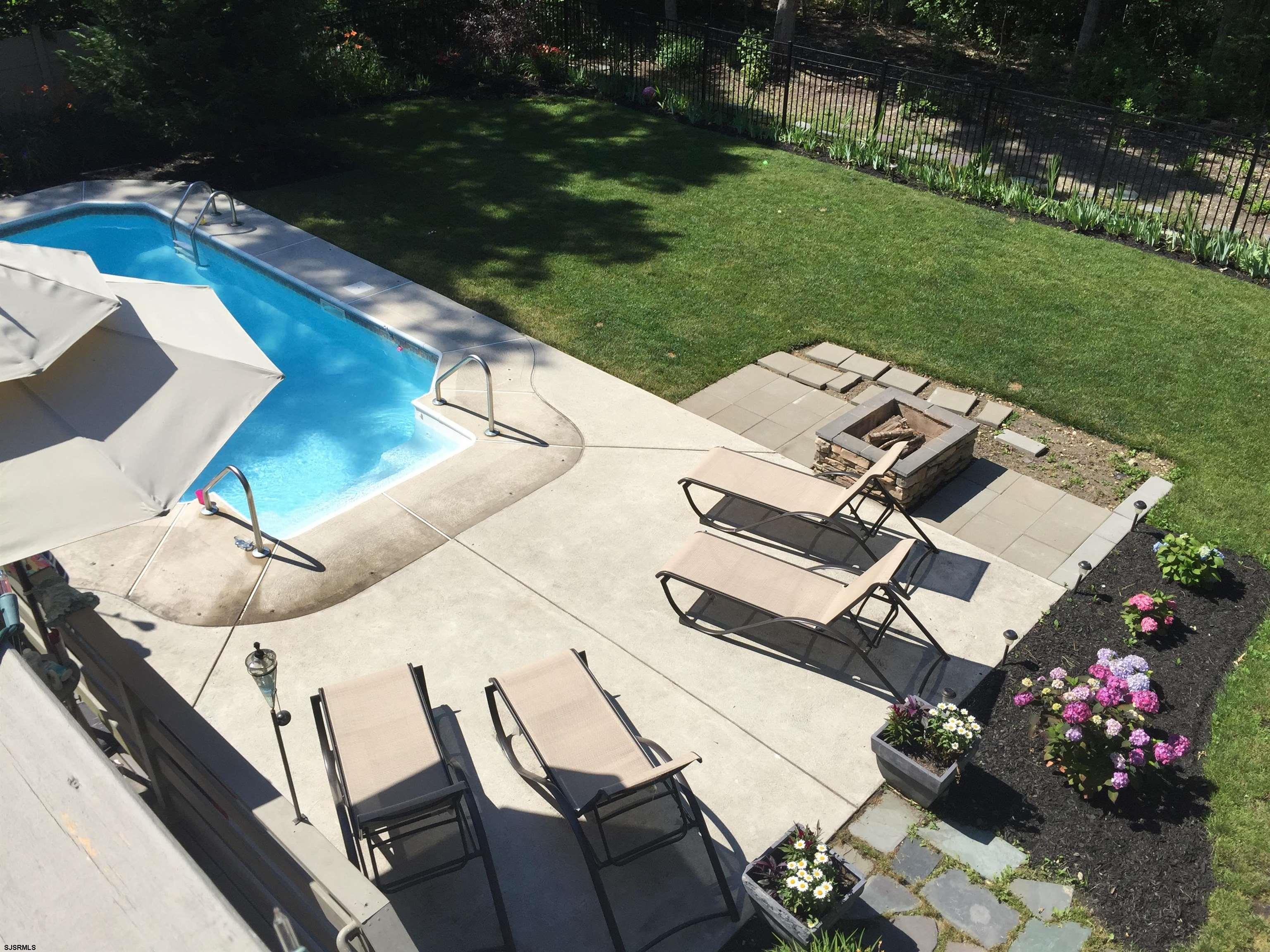 25 Brookside Drive Egg Harbor Township, NJ 08234 - Photo 23 of 47 a view of a backyard with sitting area