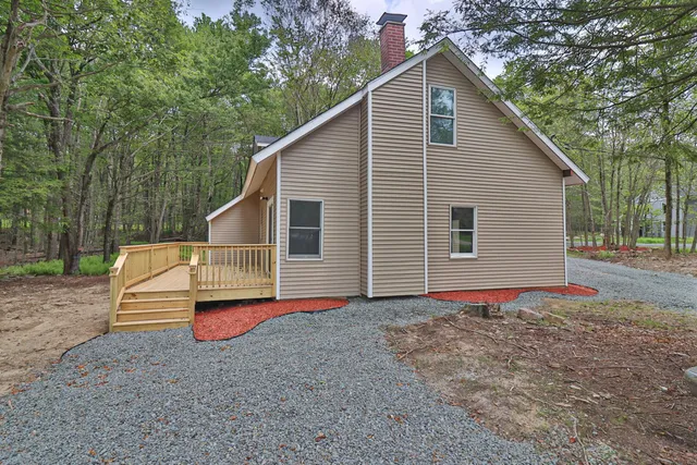 $319,999 | 1080 West Side Drive, Newfoundland, PA 18445