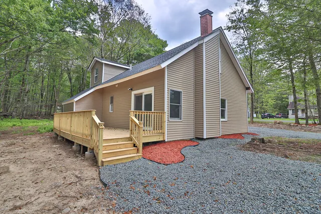 $319,999 | 1080 West Side Drive, Newfoundland, PA 18445