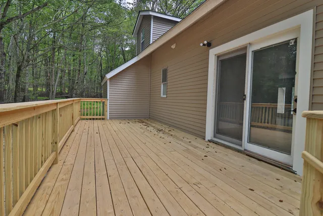 $319,999 | 1080 West Side Drive, Newfoundland, PA 18445