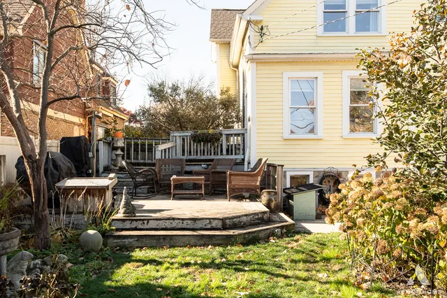 a view of a house with backyard and sitting area