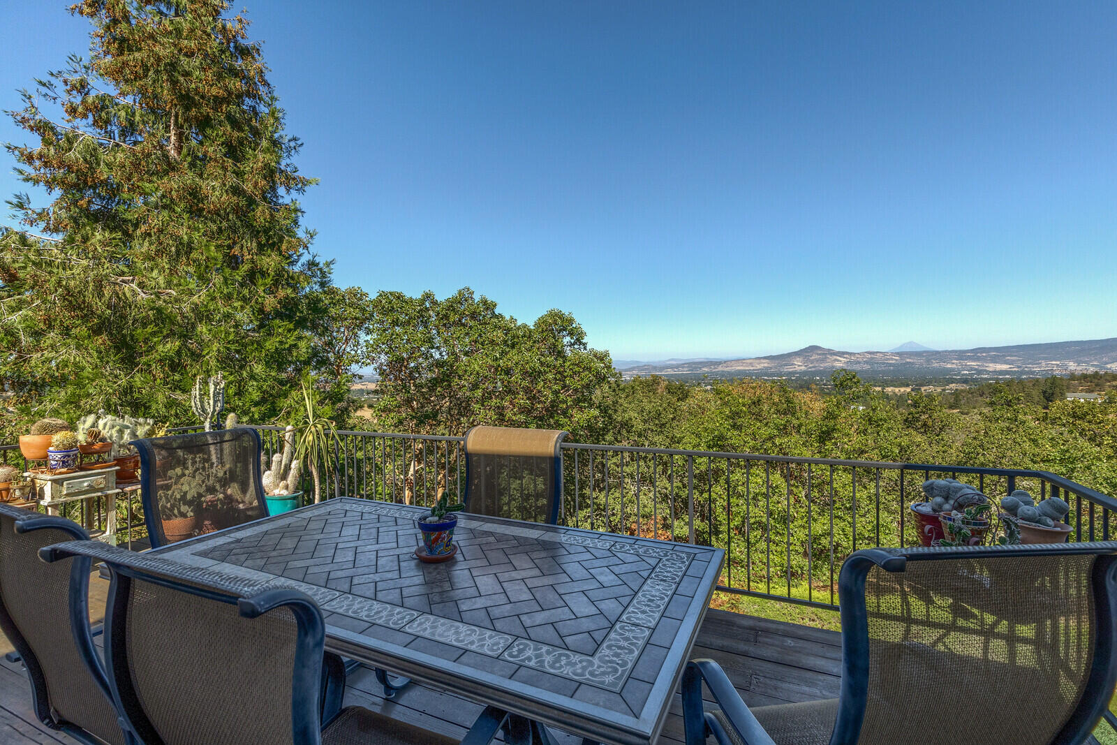 2089 Knowles Road Medford, OR 97501 - Photo 16 of 62 12_KnR_12_mls