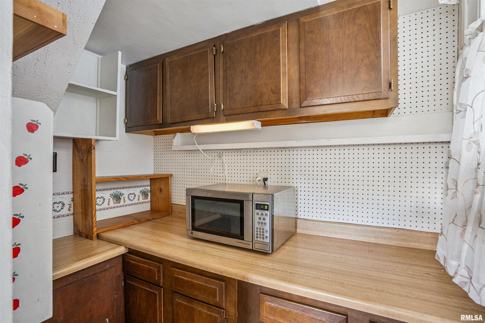 822 28th Street Bettendorf, IA 52722 - Photo 12 of 26