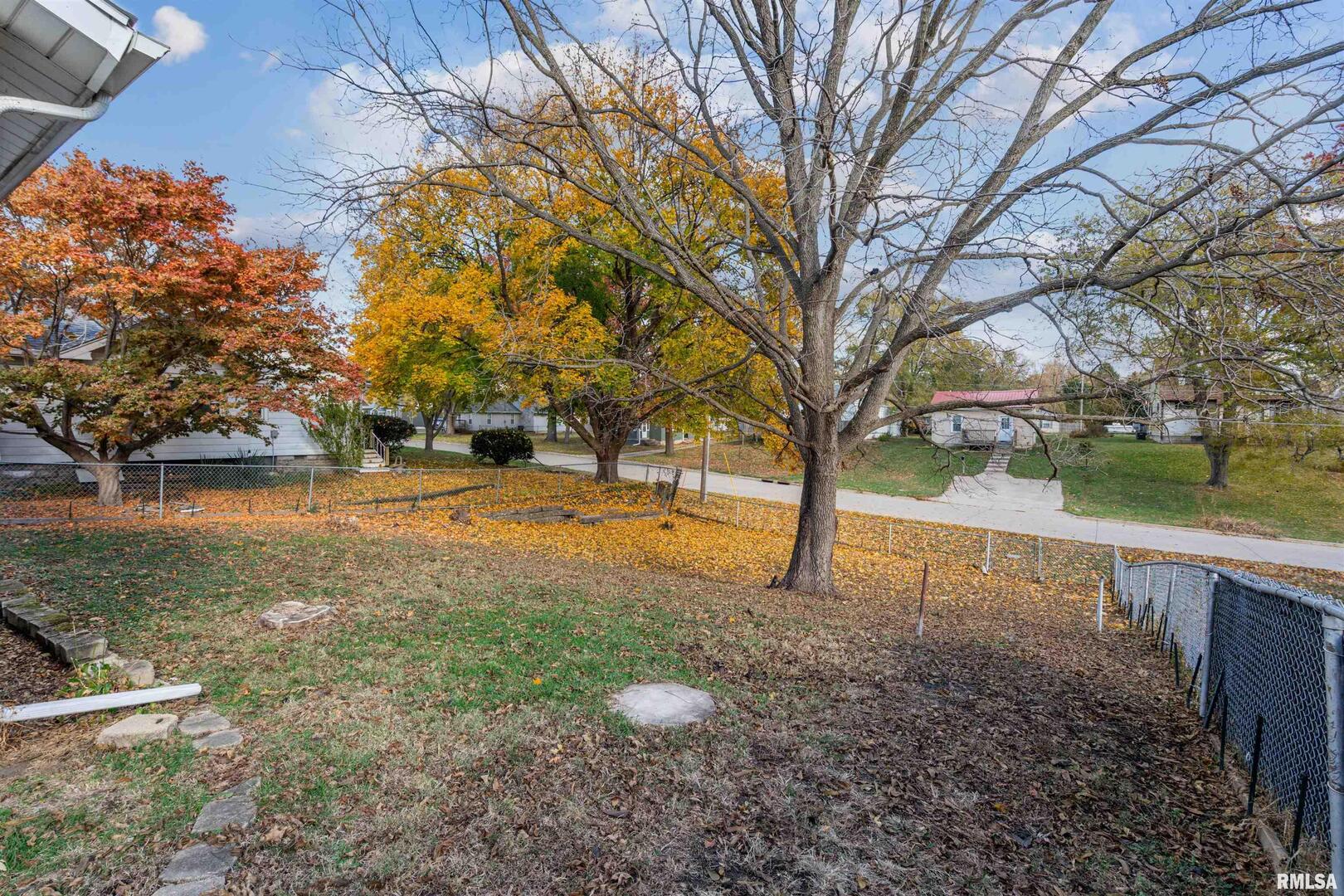 822 28th Street Bettendorf, IA 52722 - Photo 23 of 26