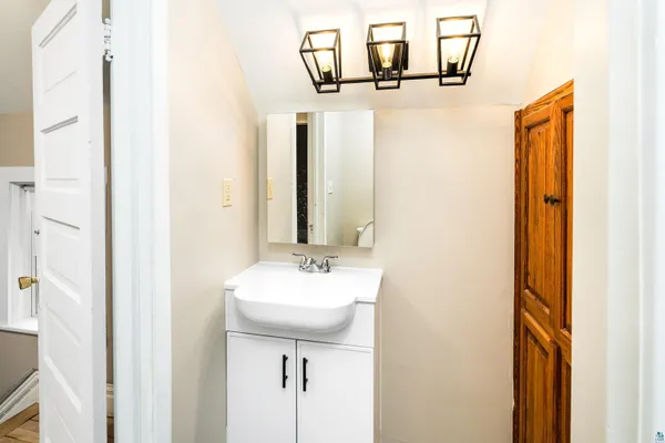 $229,900 | 706 East 11th Street, Duluth, MN 55805