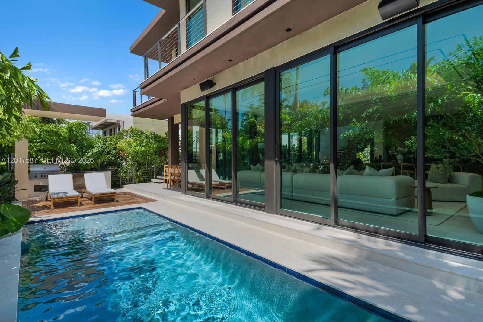 3045 North Bay Road Miami Beach, FL 33140 - Photo 17 of 45