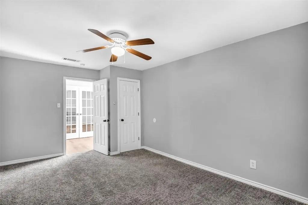 1915 Shaw Street Dallas, TX 75212 - Photo 14 of 34 a view of an empty room