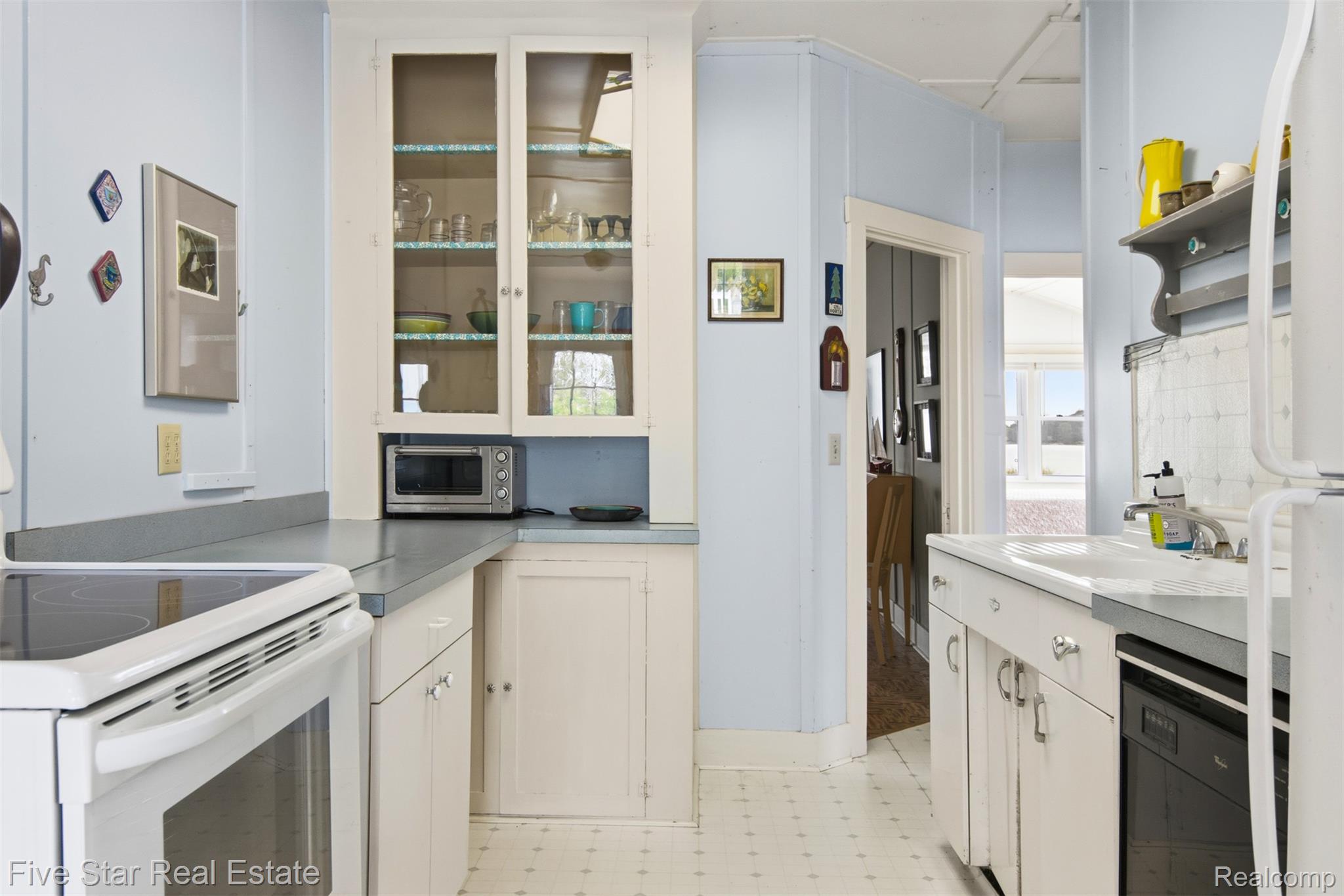 2588 Lakeview Road Onekama, MI 49675 - Photo 13 of 32 Kitchen