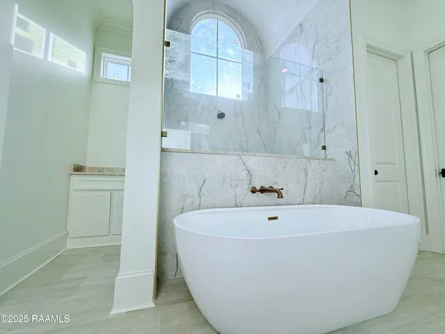 $999,700 | 214 Sabal Grv Lane, Youngsville, LA 70592