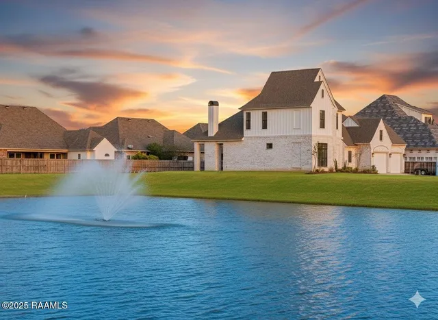 $999,700 | 214 Sabal Grv Lane, Youngsville, LA 70592