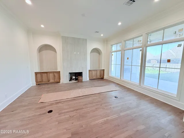 $999,700 | 214 Sabal Grv Lane, Youngsville, LA 70592