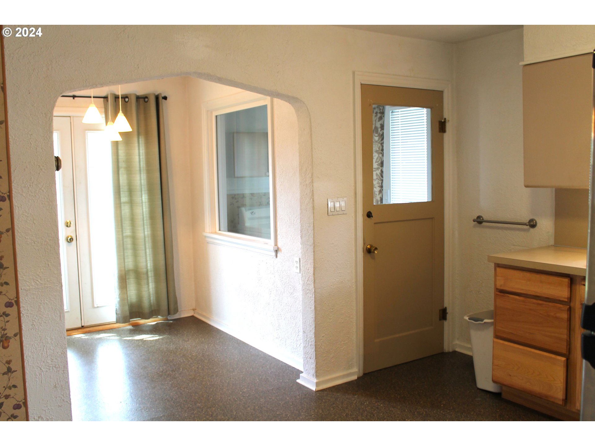 757 South Bridge Street Prairie City, OR 97869 - Photo 12 of 19 a view of a bedroom from the hallway