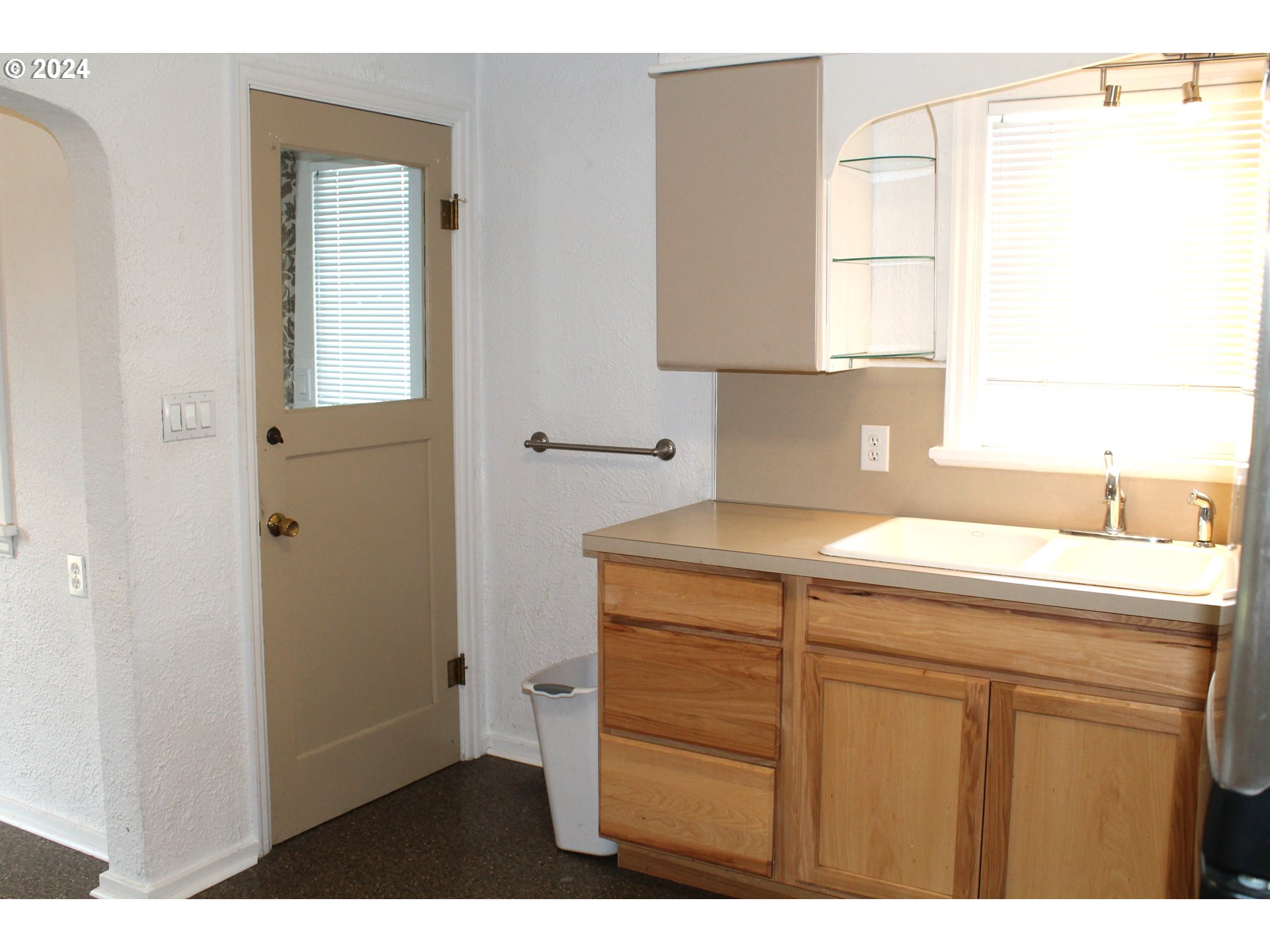 757 South Bridge Street Prairie City, OR 97869 - Photo 13 of 19 a bathroom with a sink vanity and a mirror