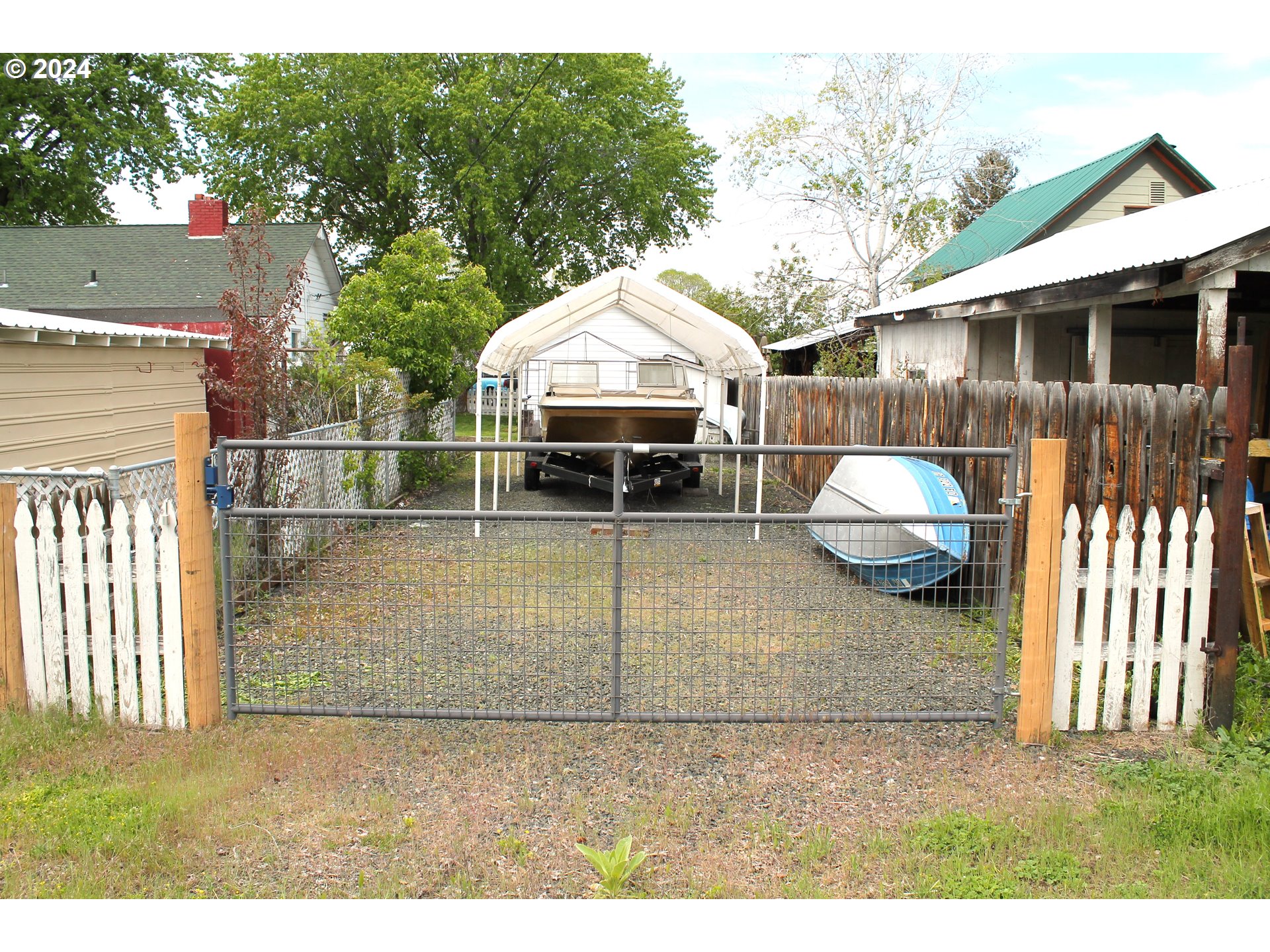 757 South Bridge Street Prairie City, OR 97869 - Photo 6 of 19 a view of a backyard