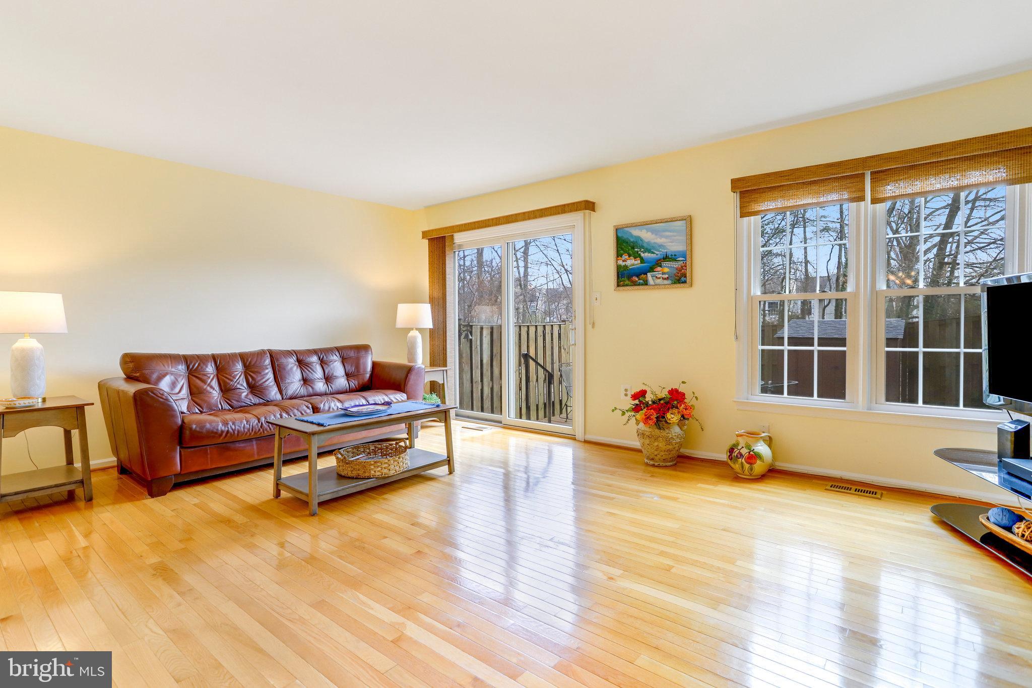 5661 Ridge View Drive Alexandria, VA 22310 - Photo 10 of 41 Family room