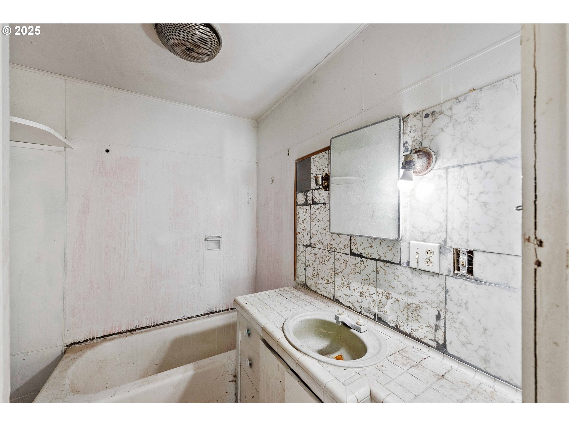 64368 Welch Road Coos Bay, OR 97420 - Photo 13 of 48