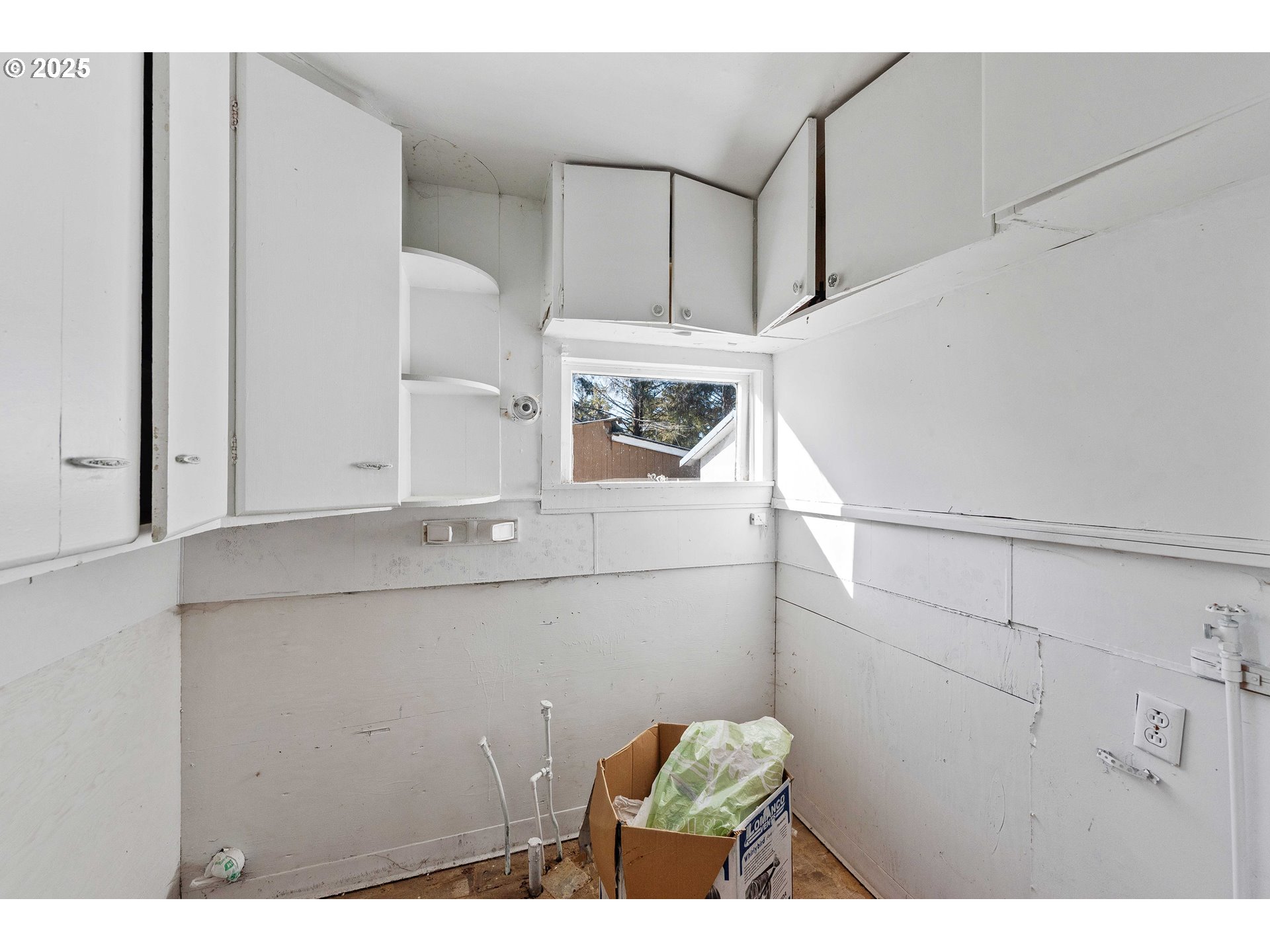 64368 Welch Road Coos Bay, OR 97420 - Photo 15 of 48