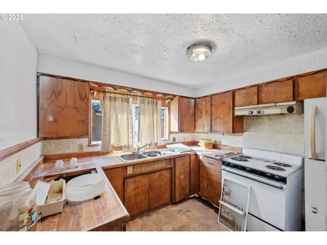 $169,900 | 64368 Welch Road, Coos Bay, OR 97420