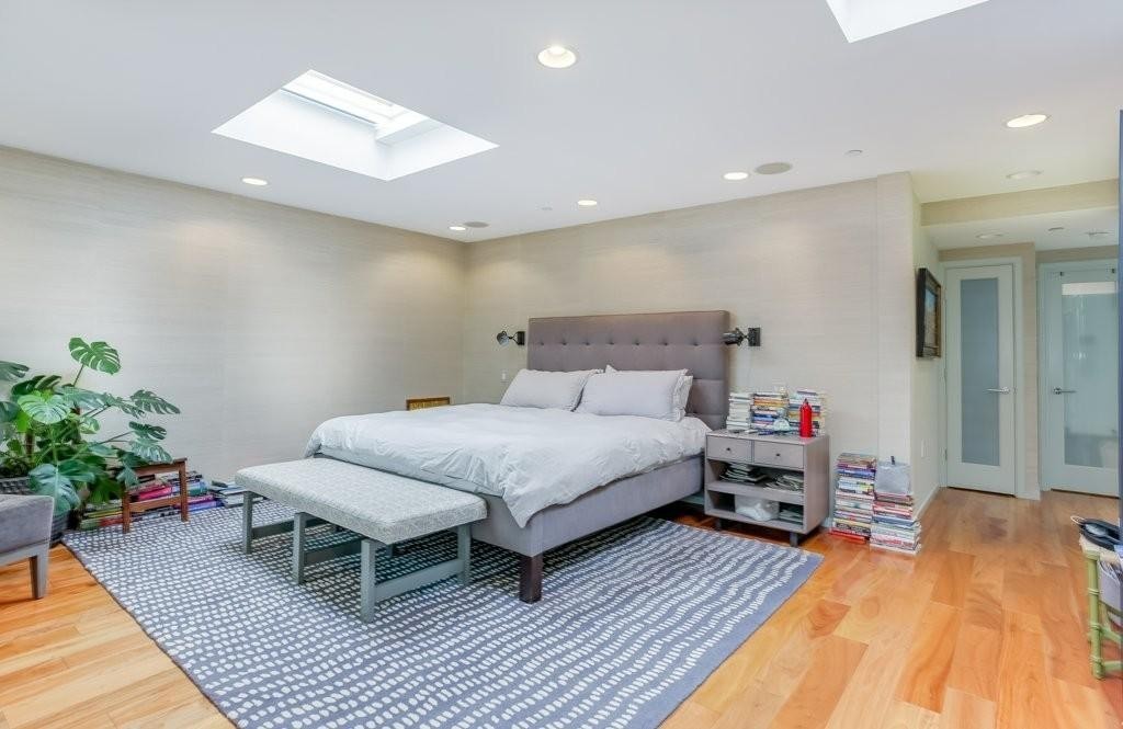 79 Chandler Street, Unit 9 Boston, MA 02116 - Photo 8 of 19 a bedroom with a bed and a potted plant