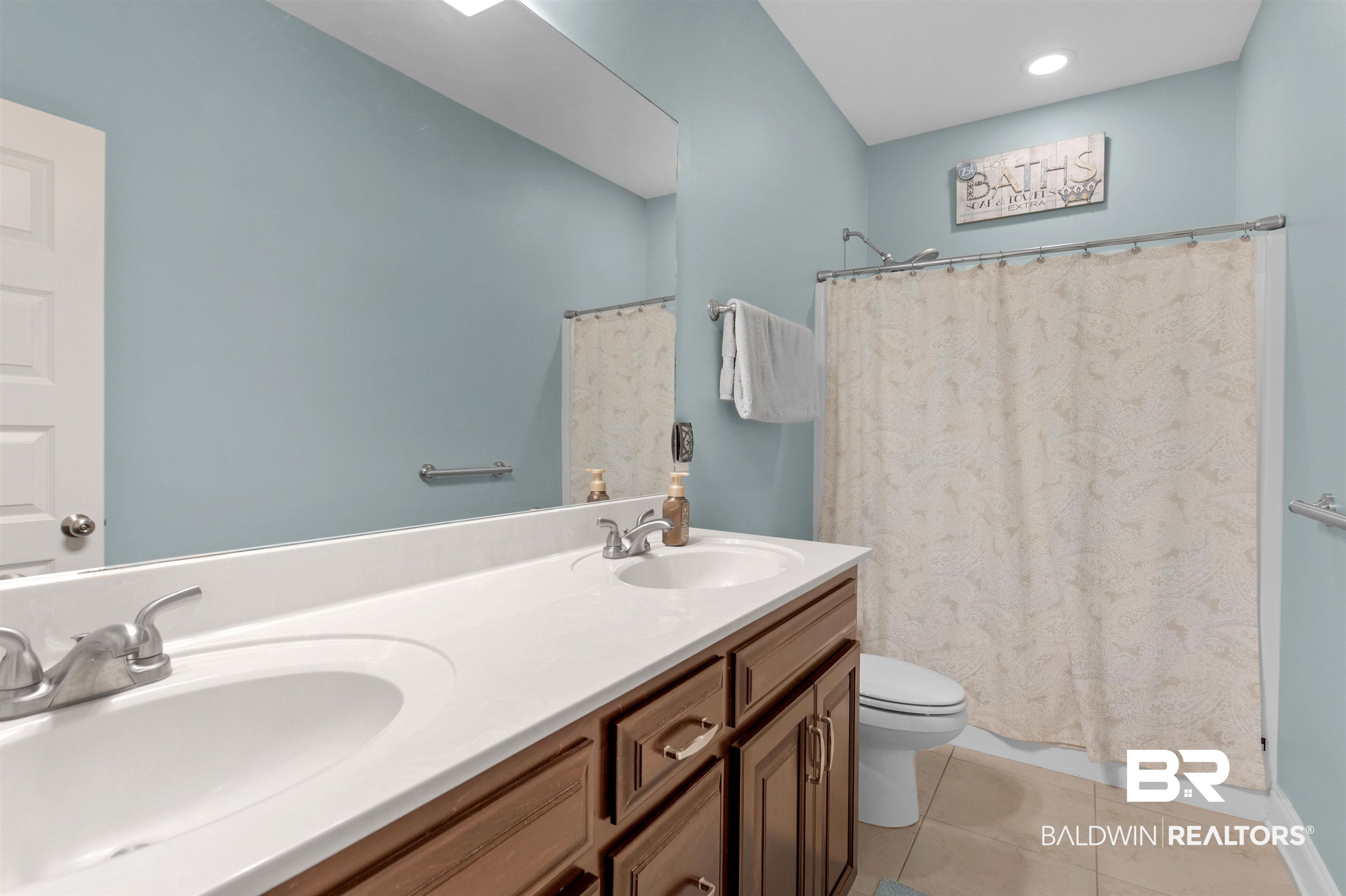 8693 Rosedown Lane Daphne, AL 36526 - Photo 19 of 27 Bathroom