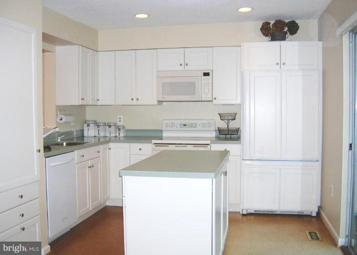 11360 Baroque Road Silver Spring, MD 20901 - Photo 12 of 17 Kitchen