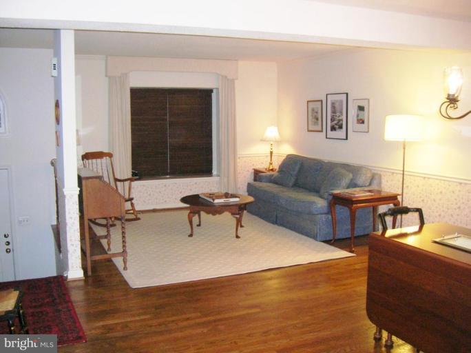 11360 Baroque Road Silver Spring, MD 20901 - Photo 15 of 17 Living Room
