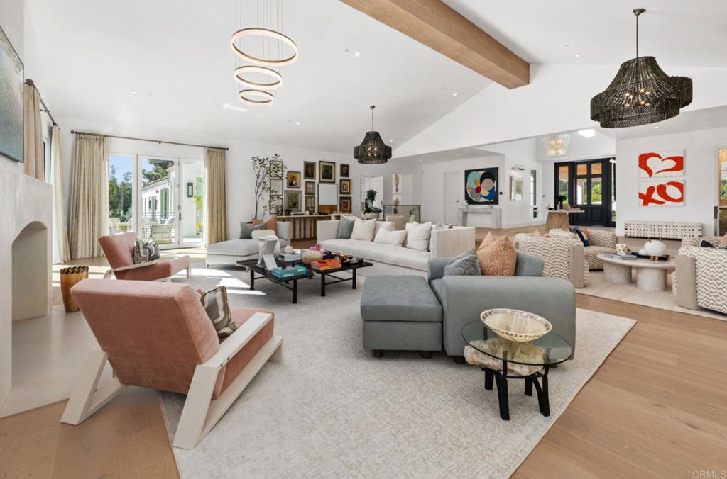 5315 La Crescenta Road Rancho Santa Fe, CA 92067 - Photo 4 of 34 a living room with furniture