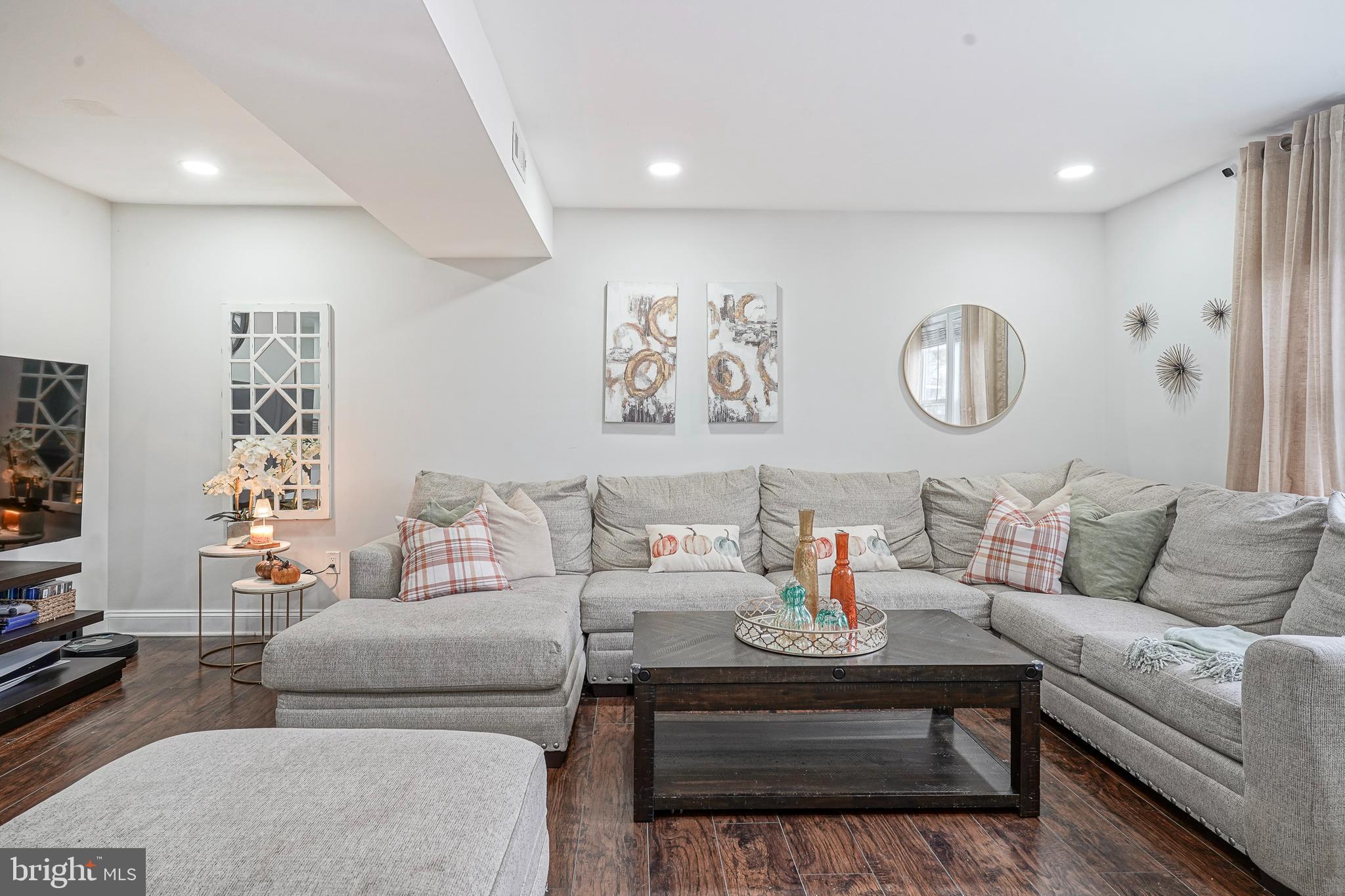 48 Memphis Court Sicklerville, NJ 08081 - Photo 7 of 28 a living room with furniture