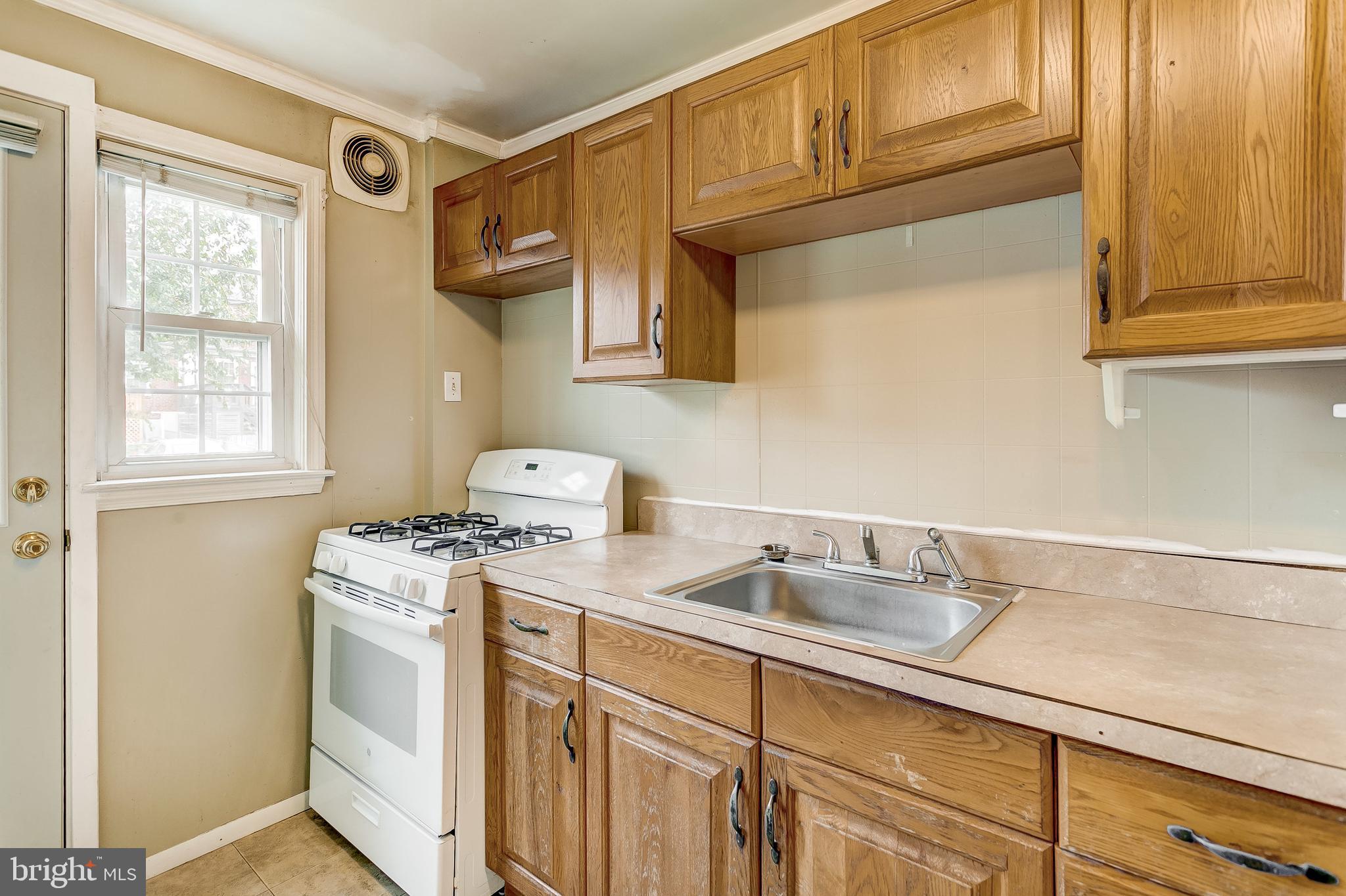 1636 Hardwick Road Baltimore, MD 21286 - Photo 11 of 29 Kitchen