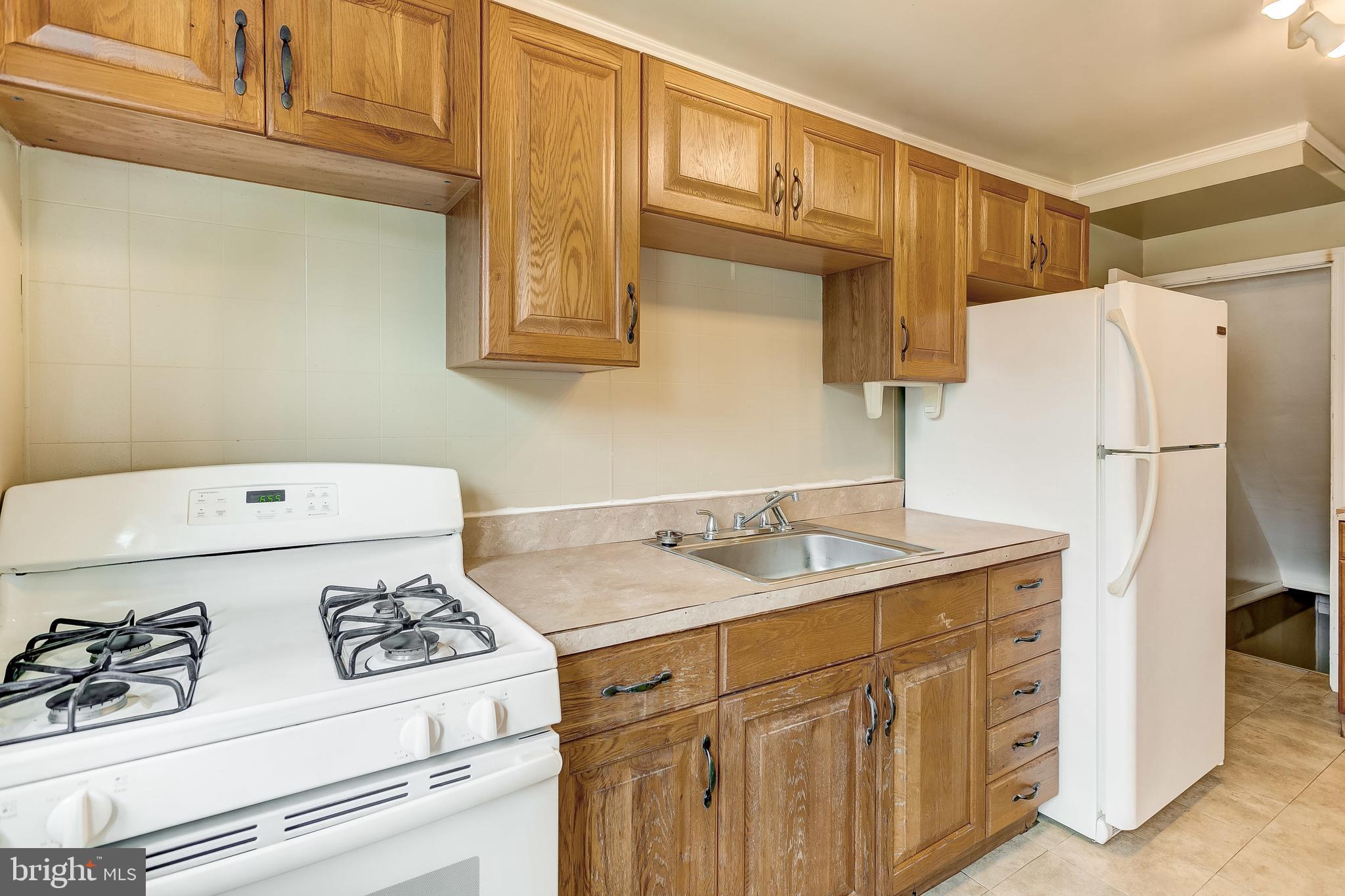 1636 Hardwick Road Baltimore, MD 21286 - Photo 12 of 29 Kitchen
