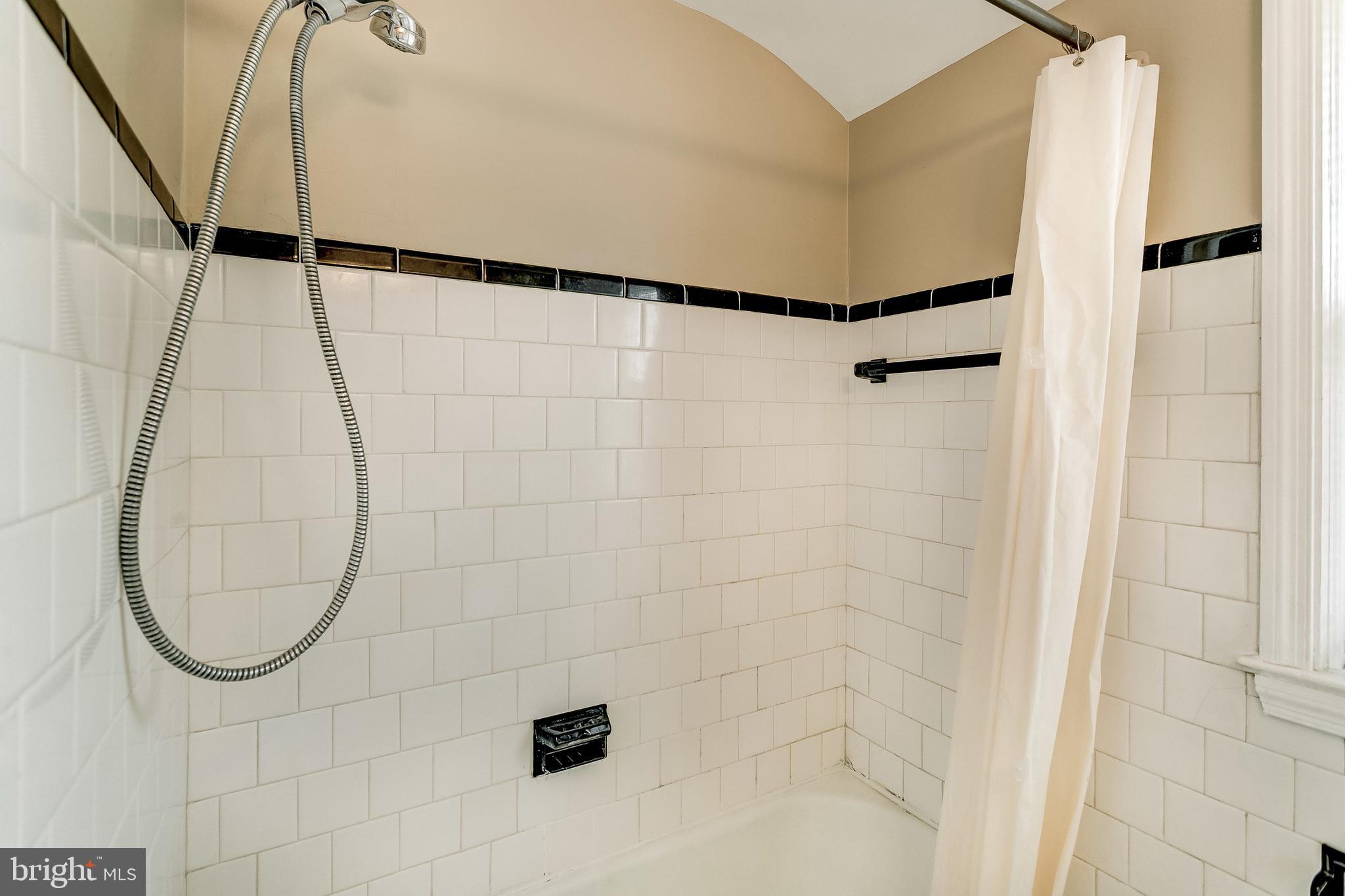 1636 Hardwick Road Baltimore, MD 21286 - Photo 18 of 29 Hall full bathroom