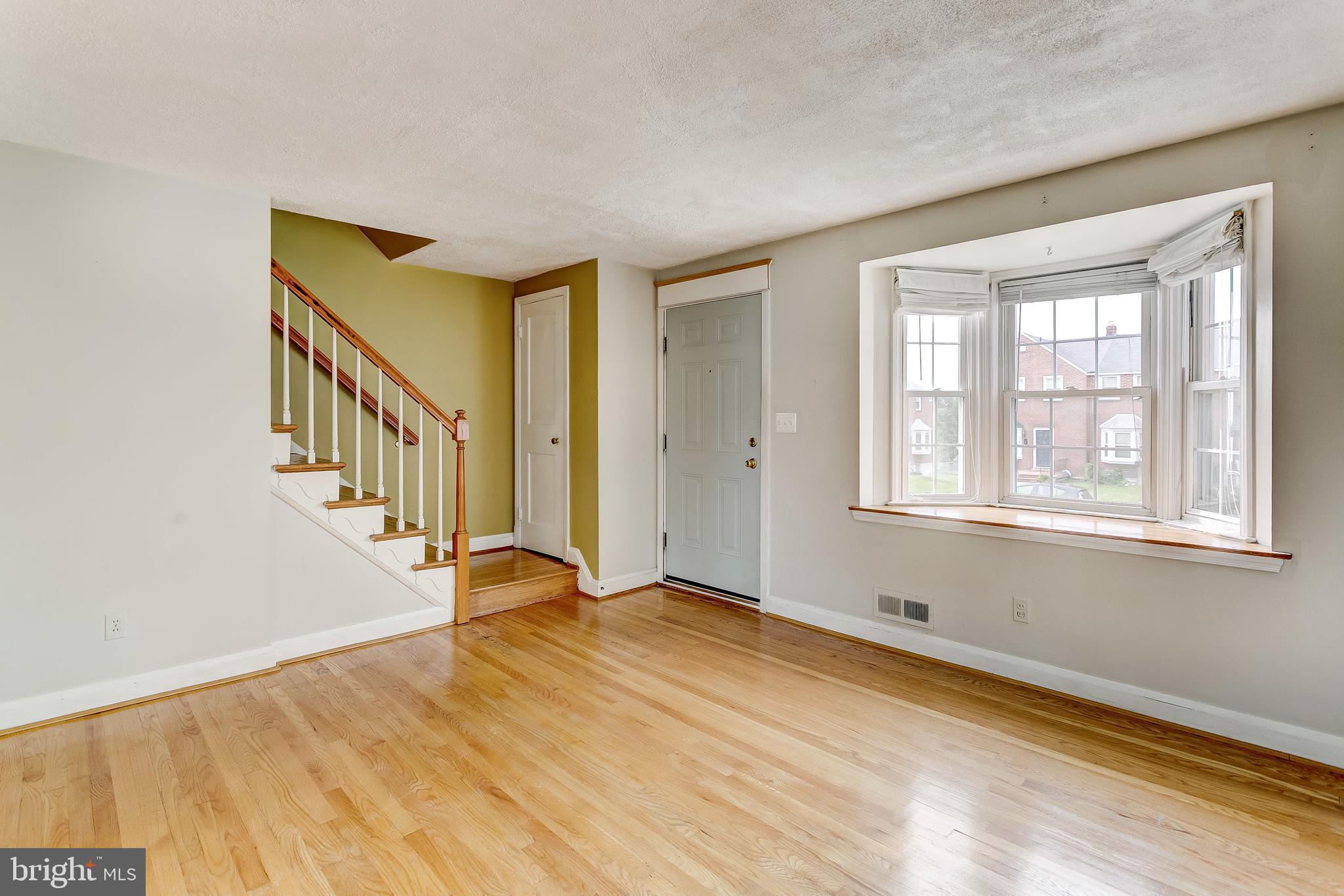 1636 Hardwick Road Baltimore, MD 21286 - Photo 3 of 29 Living room