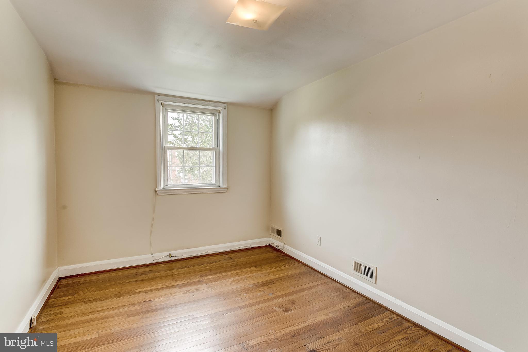 1636 Hardwick Road Baltimore, MD 21286 - Photo 21 of 29 Guest bedroom #2