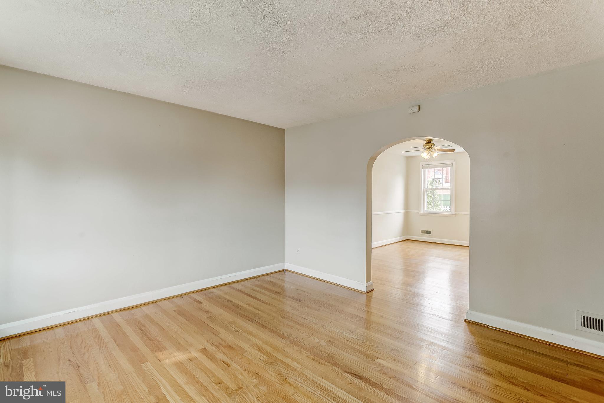 1636 Hardwick Road Baltimore, MD 21286 - Photo 6 of 29 Living room