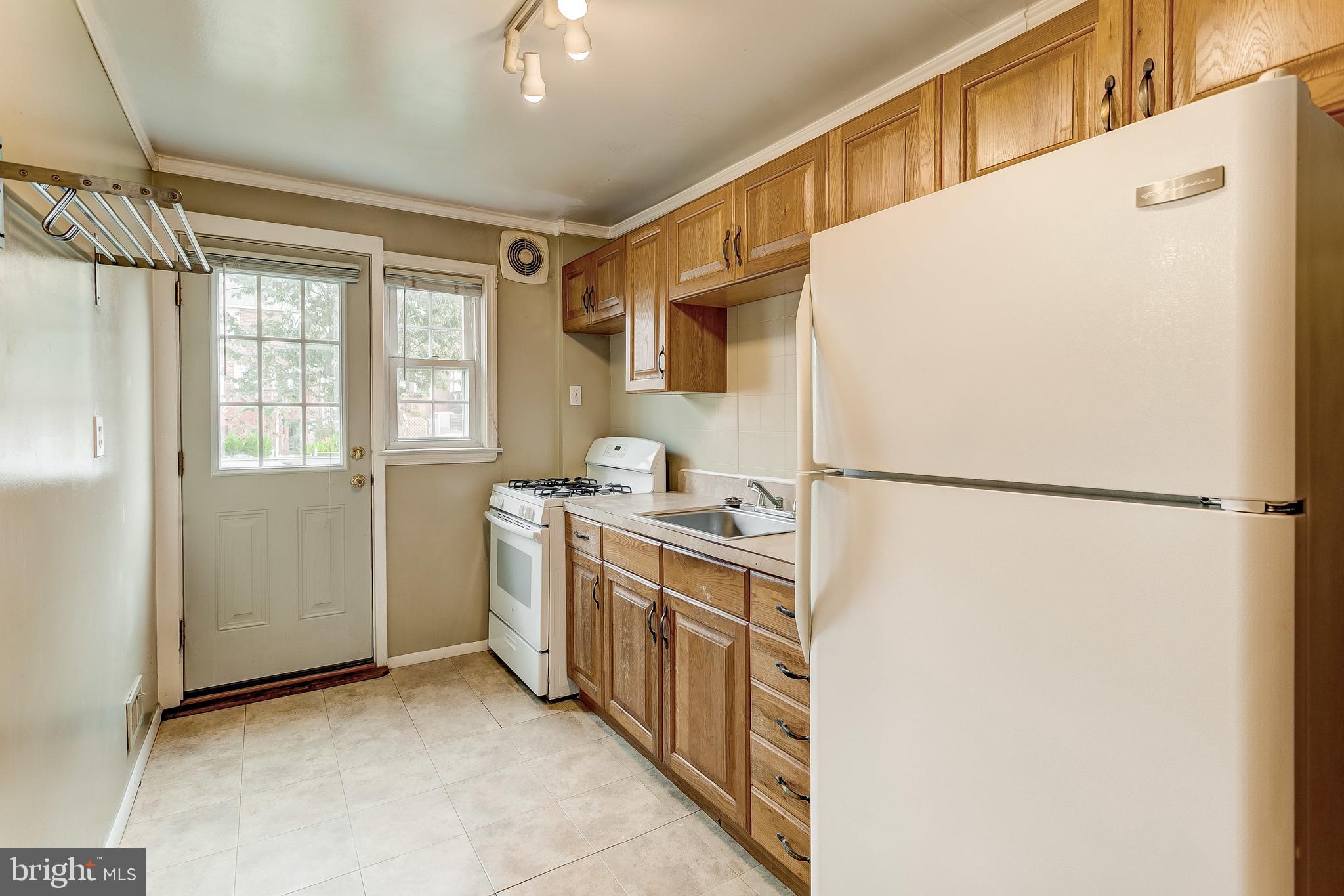 1636 Hardwick Road Baltimore, MD 21286 - Photo 10 of 29 Kitchen