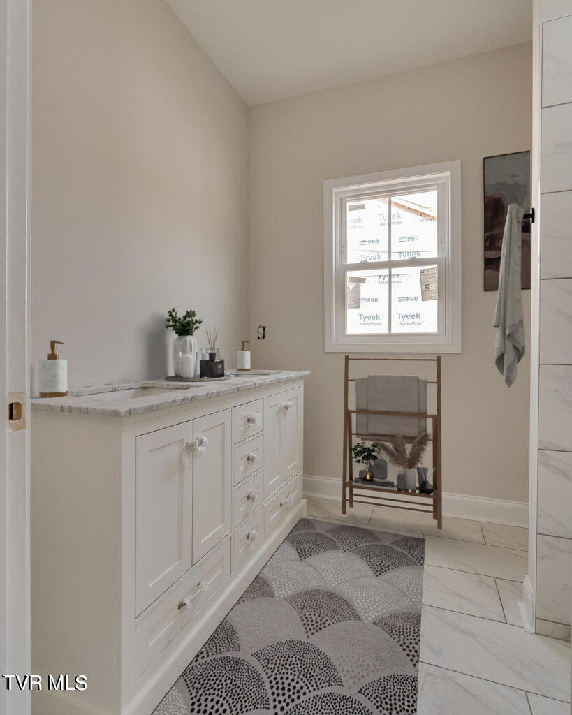 860 Granby Road Kingsport, TN 37660 - Photo 13 of 28 Master_Bathroom_860_Granby_Property_2024