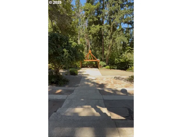 $1,699,000 | 30816 Kenady Lane, Cottage Grove, OR 97424