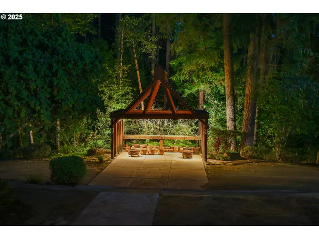 $1,699,000 | 30816 Kenady Lane, Cottage Grove, OR 97424