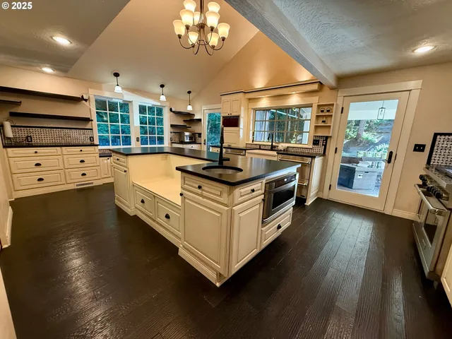 $1,699,000 | 30816 Kenady Lane, Cottage Grove, OR 97424