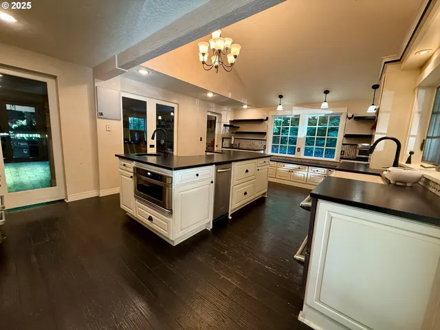 $1,699,000 | 30816 Kenady Lane, Cottage Grove, OR 97424