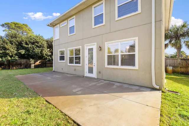 a view of a house with backyard and trees