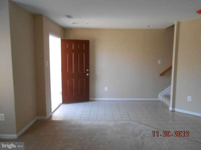 10270 Rutland Round Road, Unit 8 Columbia, MD 21044 - Photo 3 of 24 Living Room