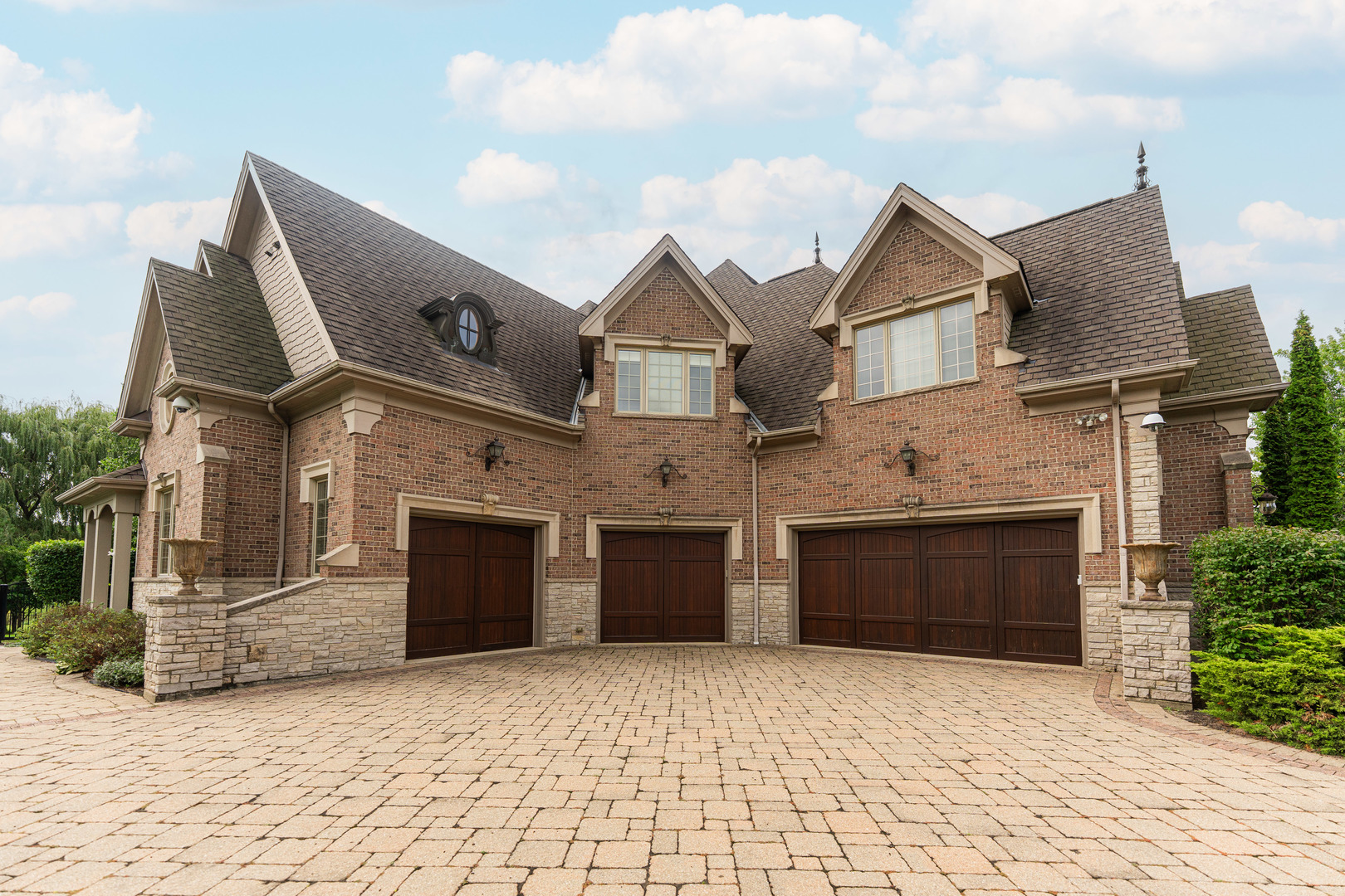 5N155 Prairie Rose Drive St. Charles, IL 60175 - Photo 108 of 148 a front view of a house with a yard and garage