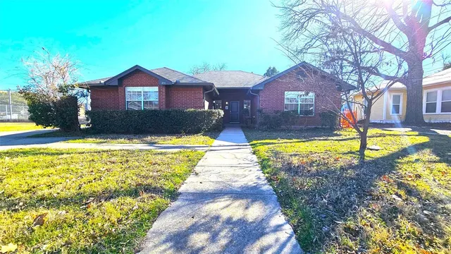 $1,800 | 903 West Congress Street, Denton, TX 76201