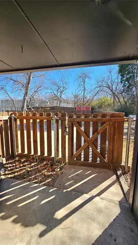 $1,800 | 903 West Congress Street, Denton, TX 76201