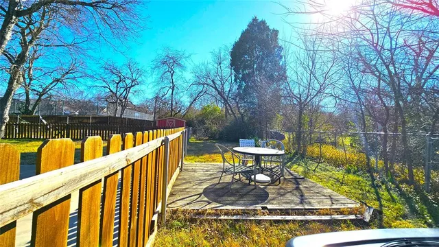 $1,800 | 903 West Congress Street, Denton, TX 76201