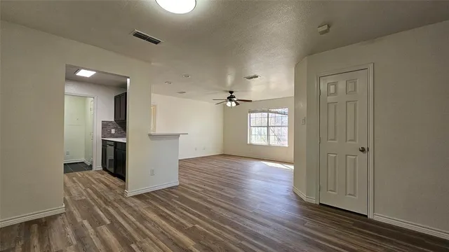 $1,800 | 903 West Congress Street, Denton, TX 76201